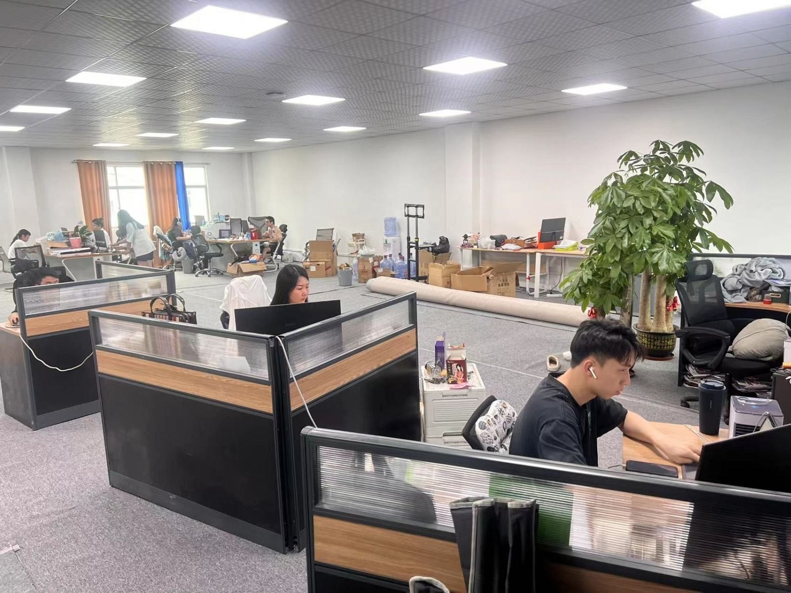 Les bureaux de HAO E-COMMERCE, équipes relation client et développeurs