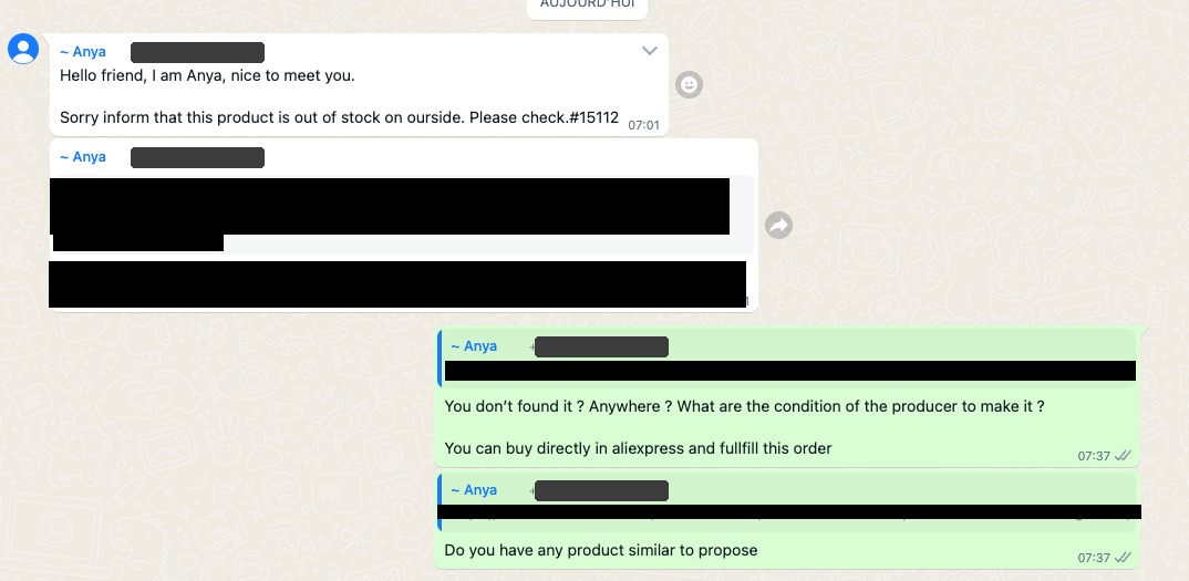 Échange WhatsApp signalant une rupture de stock et les questions posées au fournisseur
